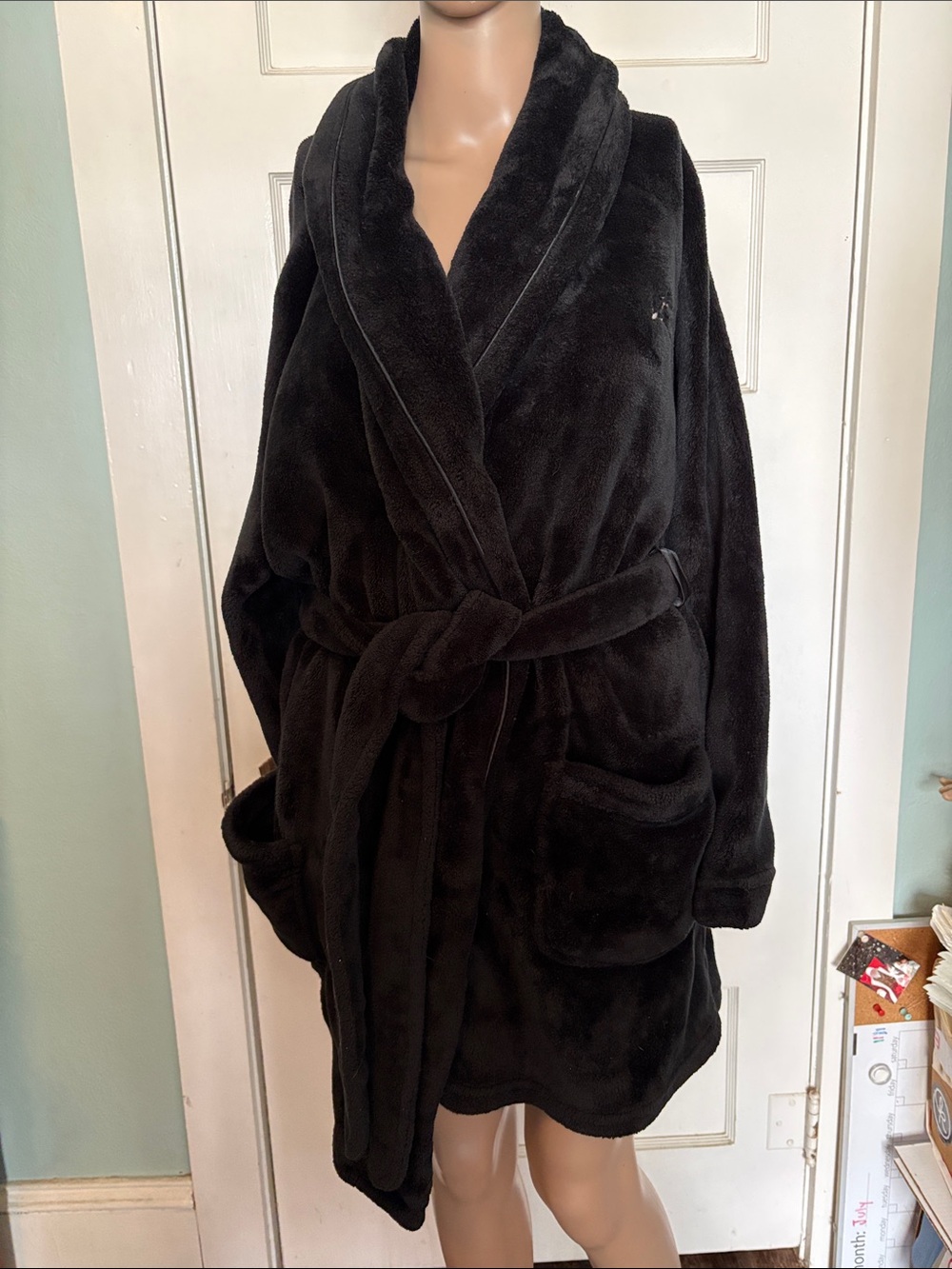 Victoria's Secret Black Plush Robe with Pink Brand Ribbon Size M/L